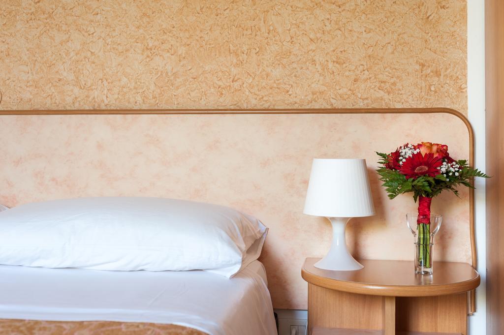 Regina Hotel E Ristorante Punta Marina Ngoại thất bức ảnh