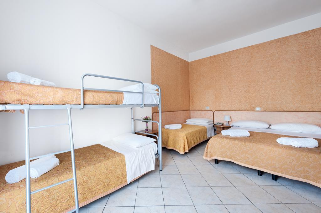 Regina Hotel E Ristorante Punta Marina Ngoại thất bức ảnh