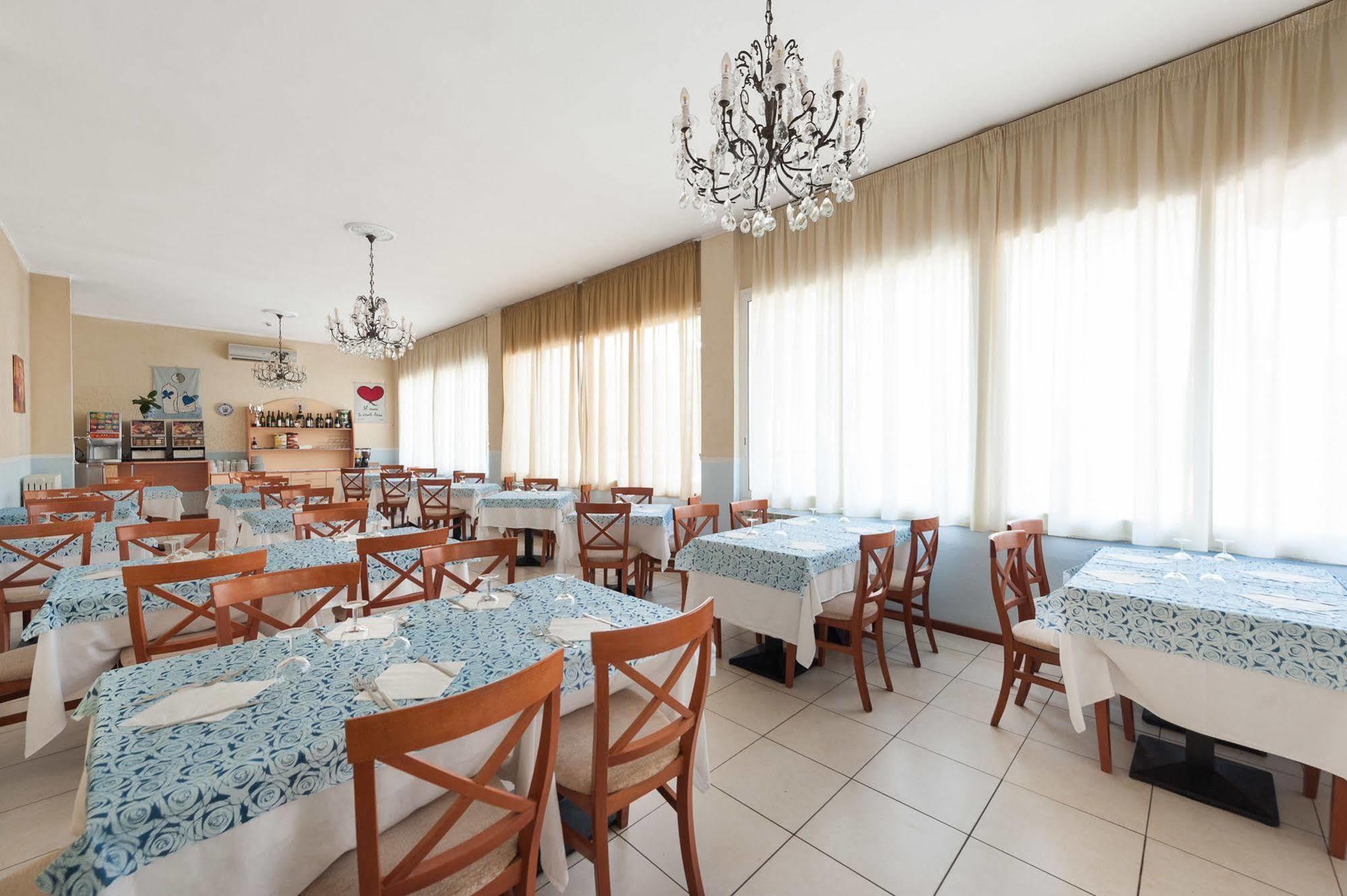Regina Hotel E Ristorante Punta Marina Ngoại thất bức ảnh