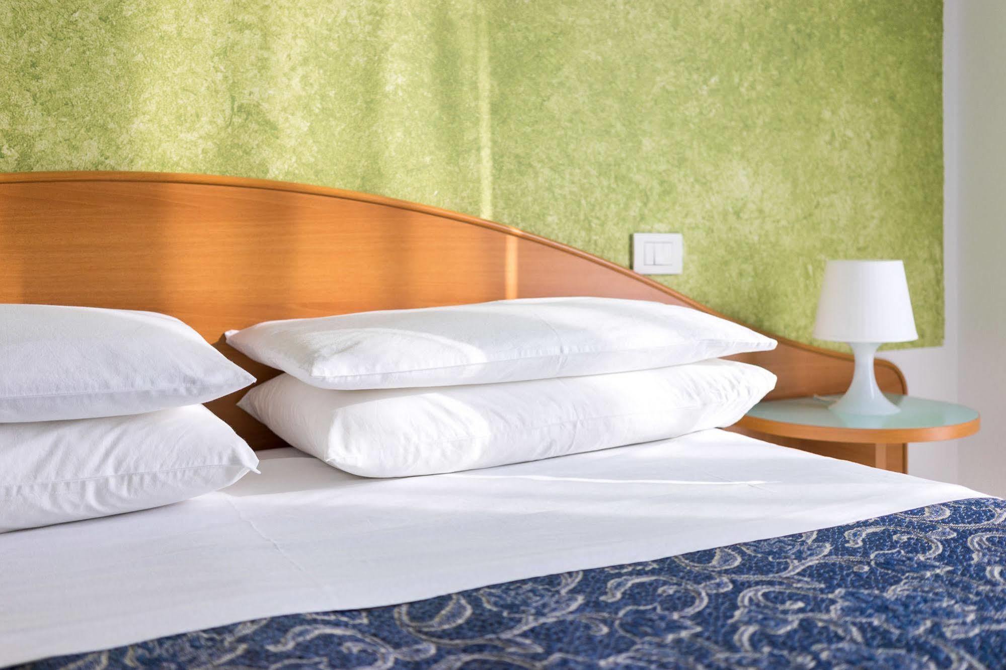 Regina Hotel E Ristorante Punta Marina Ngoại thất bức ảnh