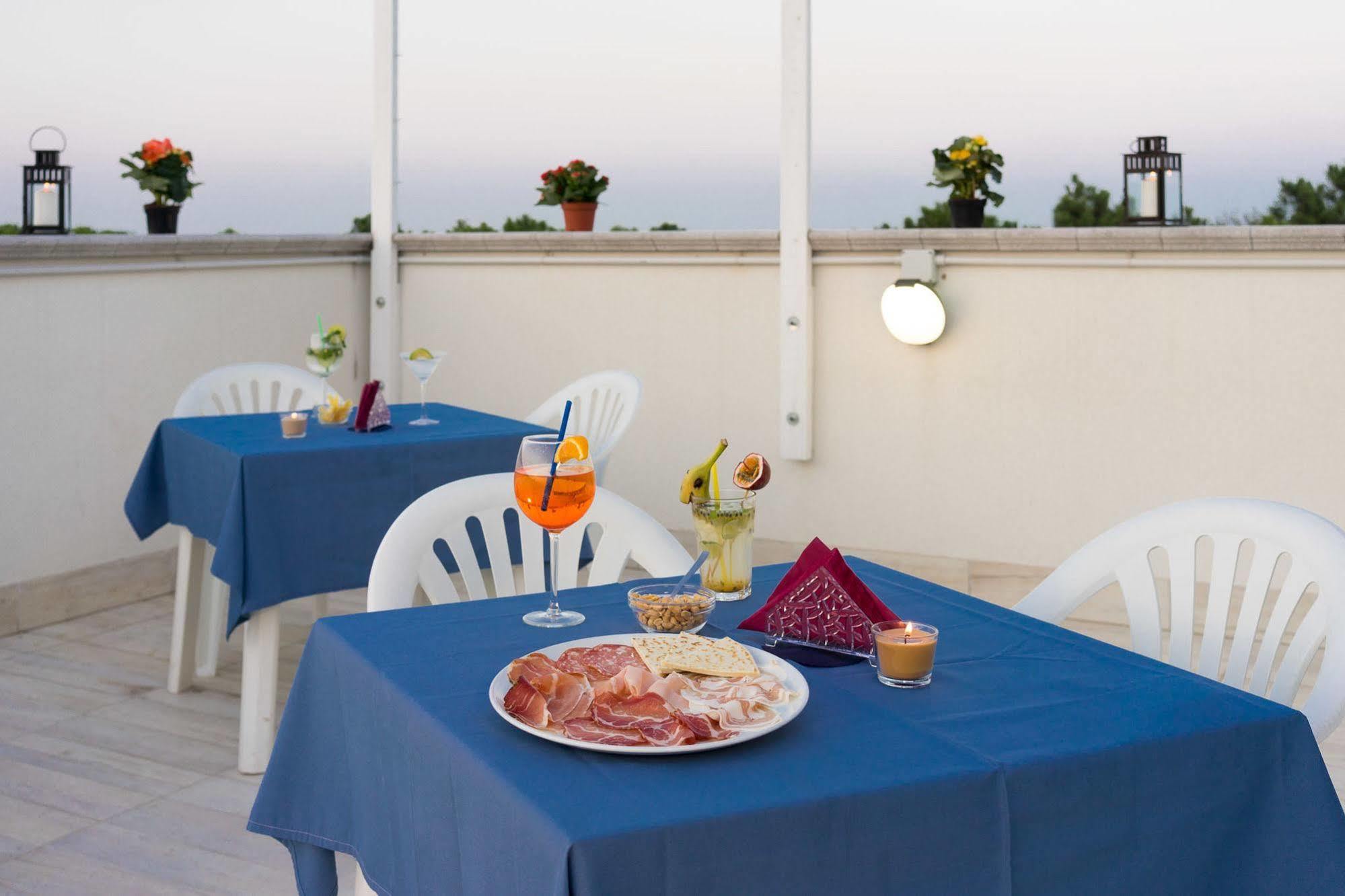 Regina Hotel E Ristorante Punta Marina Ngoại thất bức ảnh